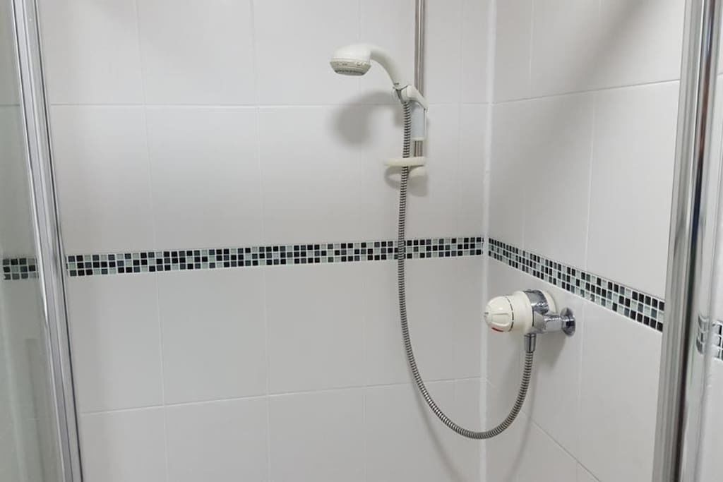 Apartment, 2 Bedrooms | Bathroom shower