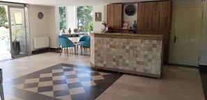 Reception - Troas Beach Hotel (Ezine)