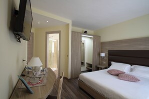 Junior Suite, Connecting Rooms | Minibar, desk, laptop workspace, soundproofing - B&B Il Viottolo (Roccaraso)