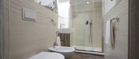 Deluxe Room | Bathroom | Shower, free toiletries, hair dryer, bathrobes