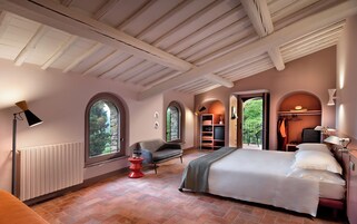 Garden Junior Suite | Minibar, in-room safe, desk, iron/ironing board (on request)