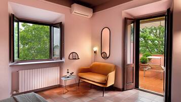 Camera Deluxe | Minibar, una cassaforte in camera, una scrivania, ferro/asse da stiro