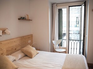 Dobbeltrom – city, balkong, ved stranden | Dundyner, blendingsgardiner, strykejern/-brett og wi-fi (inkludert)