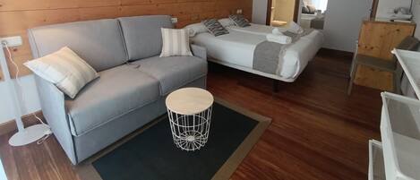 Chambre Double Familiale, 1 chambre, réfrigérateur et four à micro-ondes, en bord de plage | Couette en duvet d'oie, rideaux occultants, fer et planche à repasser