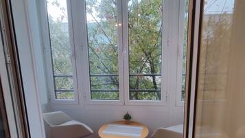 Superior Double Room, Balcony, City View | Living area | 20-inch flat-screen TV with digital channels