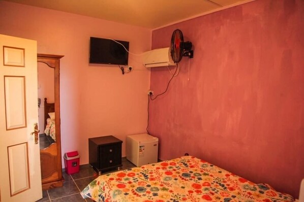1 bedroom, iron/ironing board
