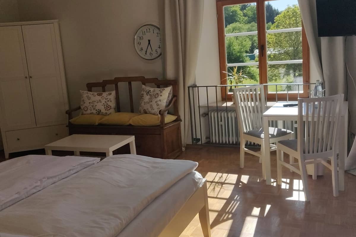 family room, 2 bedrooms | desk, blackout curtains, free wifi, bed sheets