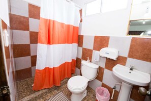 Shower, free toiletries, towels