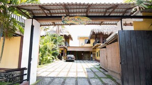 A paved entrance to a property named "Polo Lodge" with a car parked in front. - Papaya'S Lodge (Tamanique)