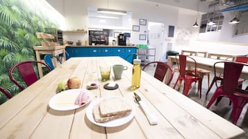 Free daily continental breakfast