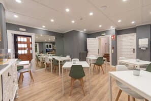 Daily buffet breakfast for a fee - Alda Centro Pamplona (Pamplona)