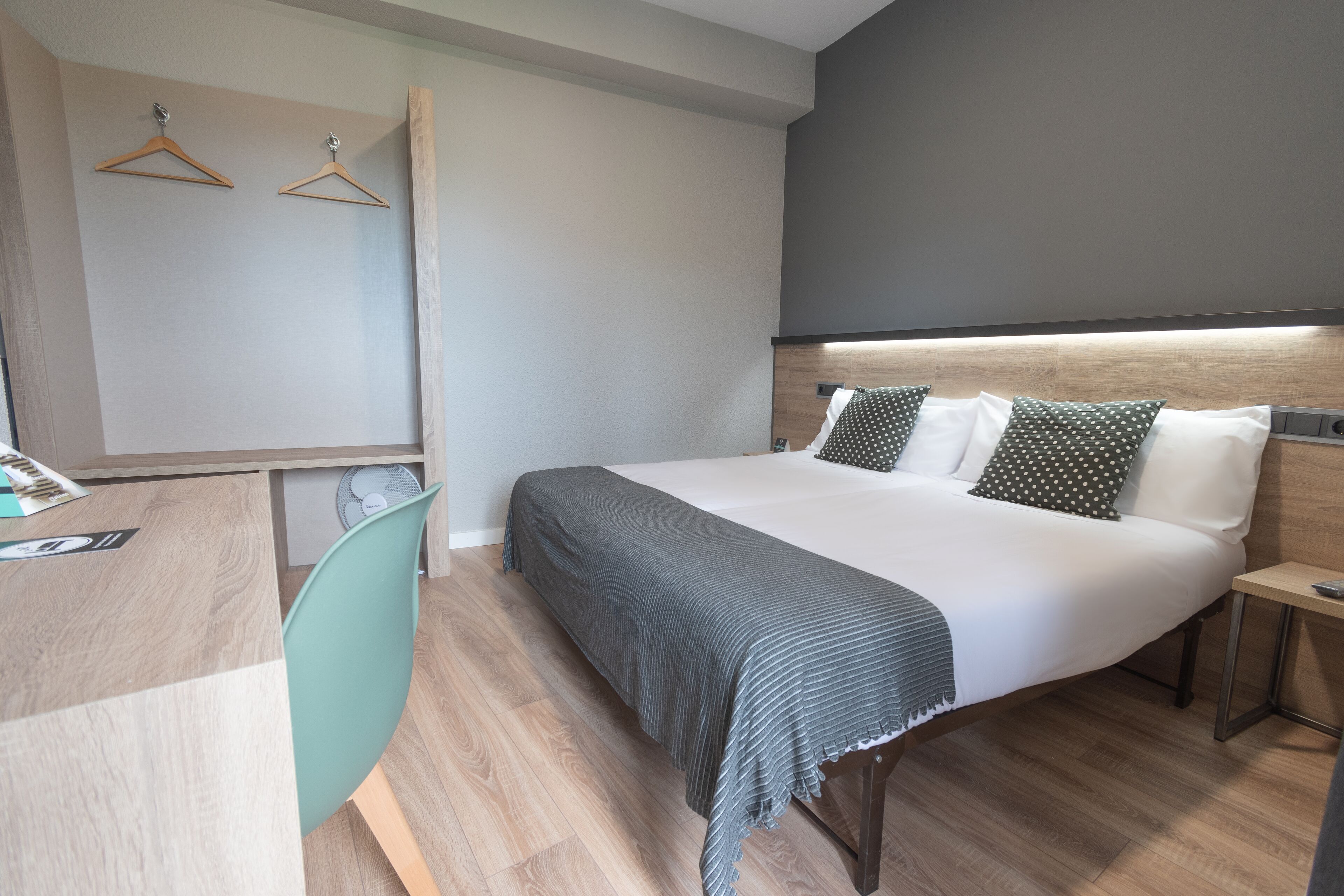 standard double or twin room | 1 bedroom, desk, free wifi, bed sheets