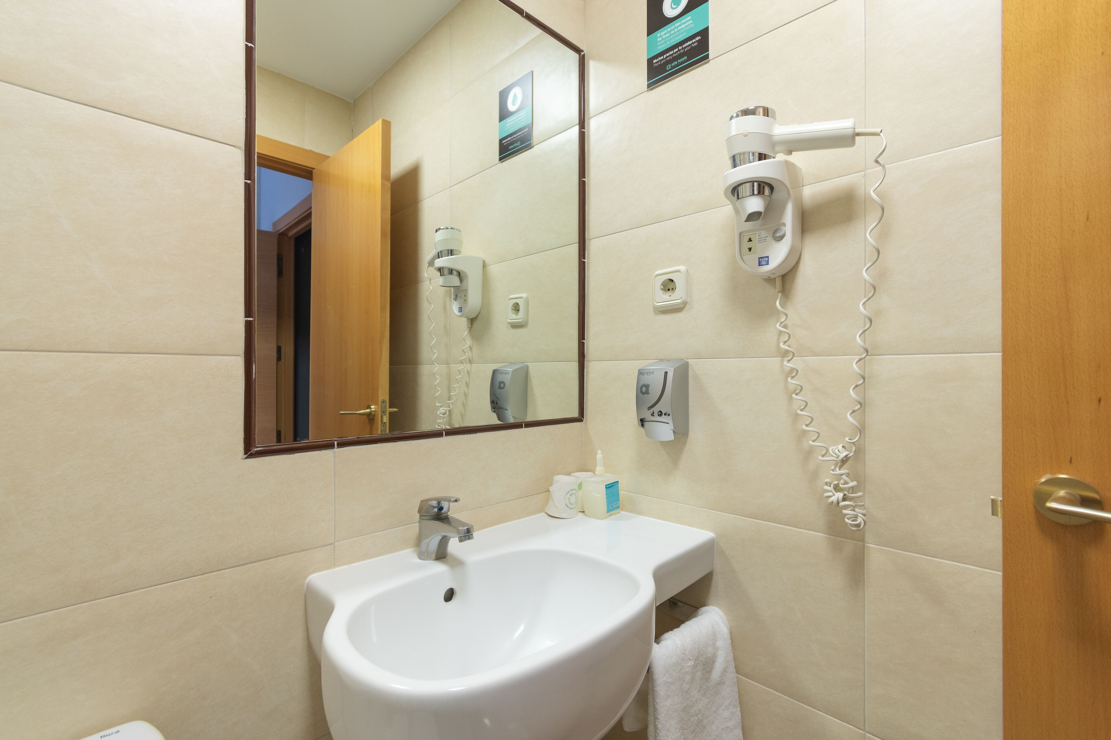economy double or twin room | bathroom | free toiletries, hair dryer, towels