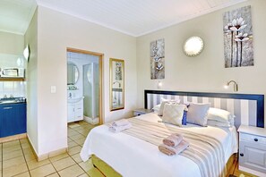 Comfort chalet, 1 slaapkamer | Luxe beddengoed, een kluis op de kamer, individueel gemeubileerd