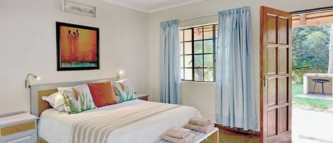 Comfort-chalet, 1 makuuhuone | Ylelliset vuodevaatteet, tallelokero huoneessa