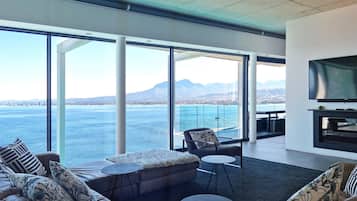 22 Protea | Living area | TV