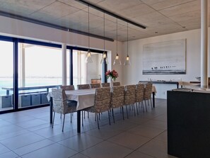 บ้านพักลักซ์ชัวรี่, 6 ห้องนอน | ร้านอาหาร