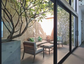 22 Protea | Courtyard