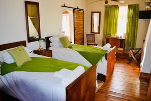 Premium bedding, individually furnished, free WiFi, bed sheets - Karoo Life Bed & Breakfast (Calitzdorp)