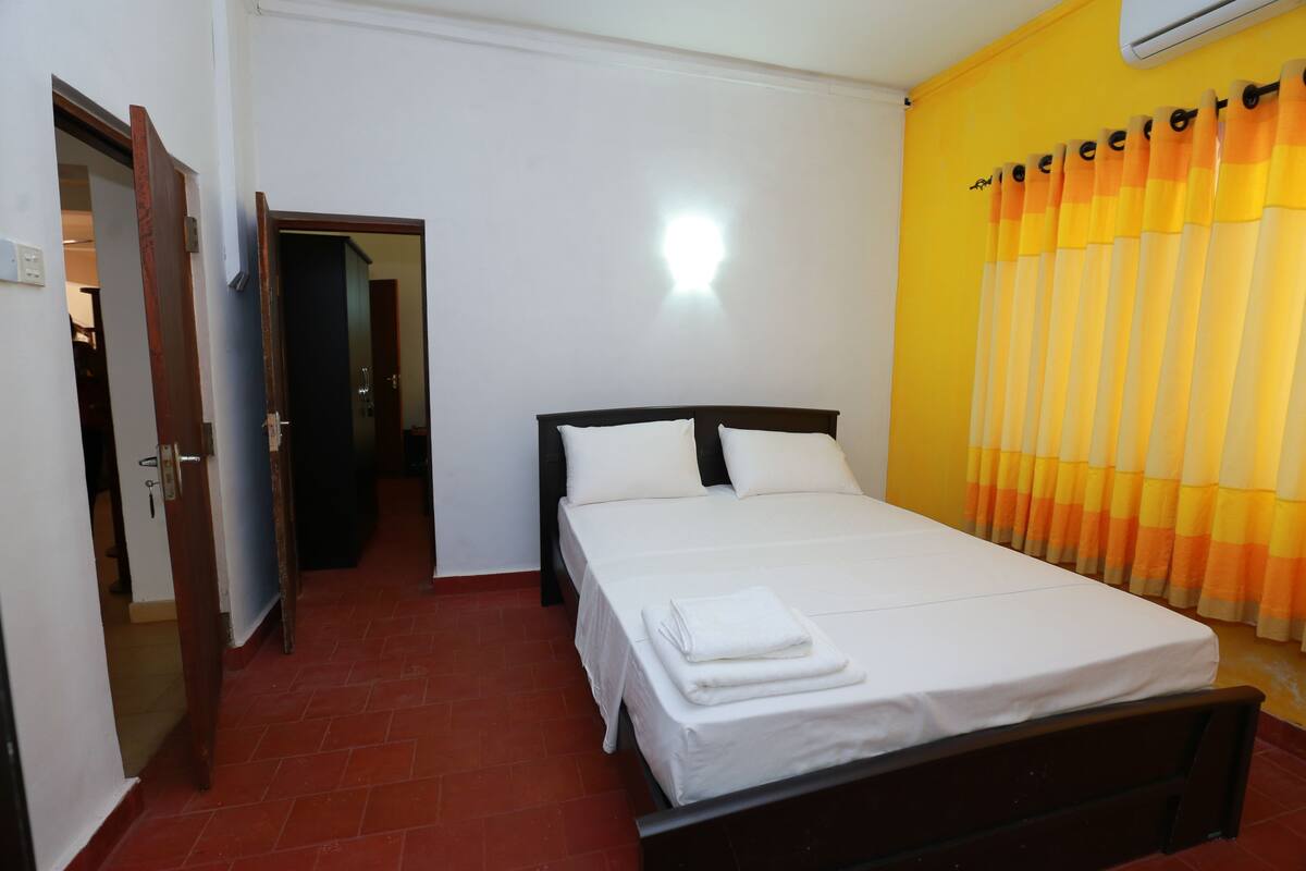 Standard Double Room, Shared Bathroom | Minibar, individually decorated, individually furnished, free WiFi