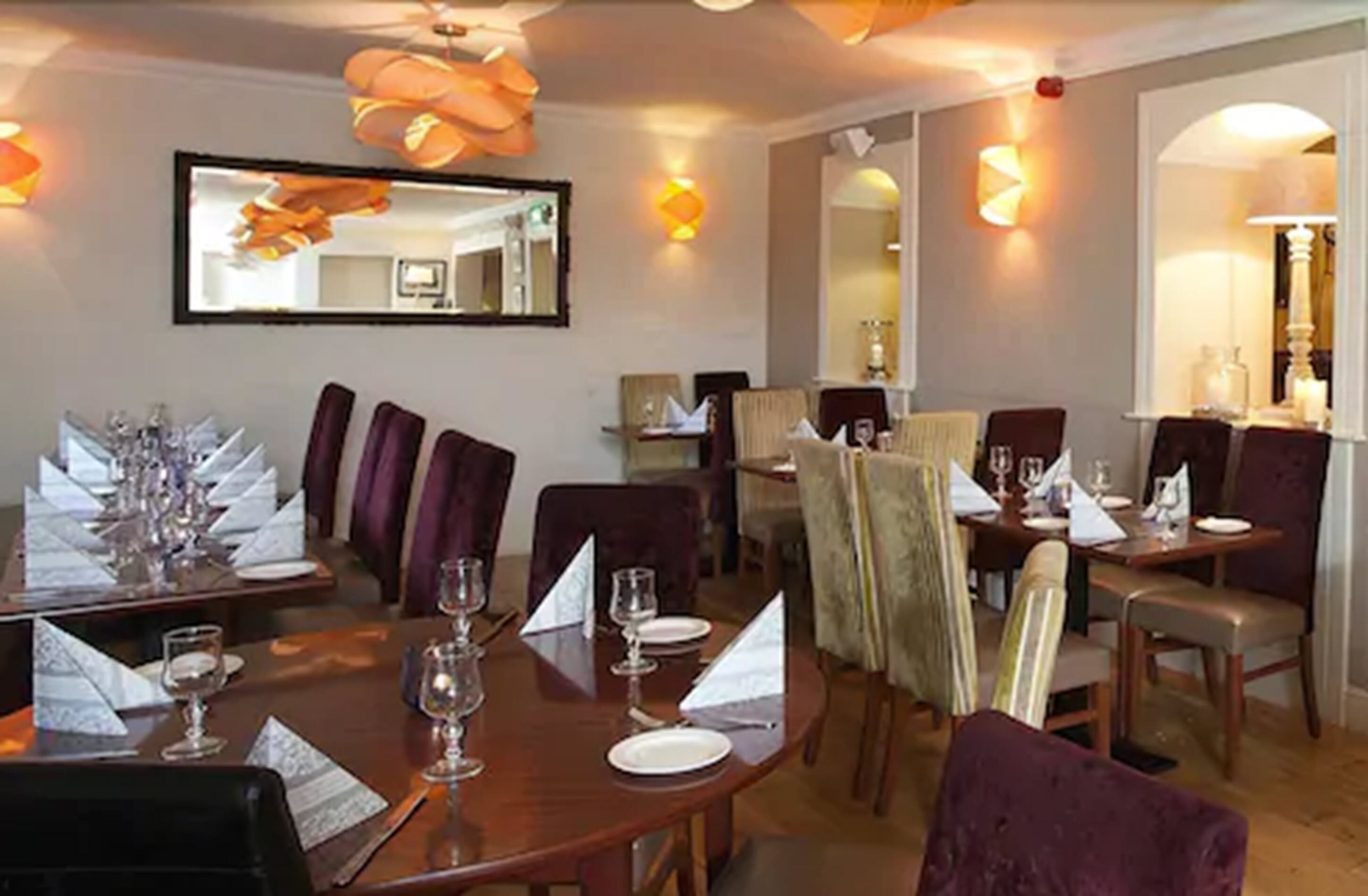 breakfast, lunch, dinner served; international cuisine