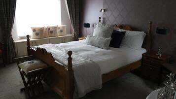 Standard-dobbeltværelse - 1 dobbeltseng | Premium-sengetøj, individuelt design, individuel indretning, skrivebord