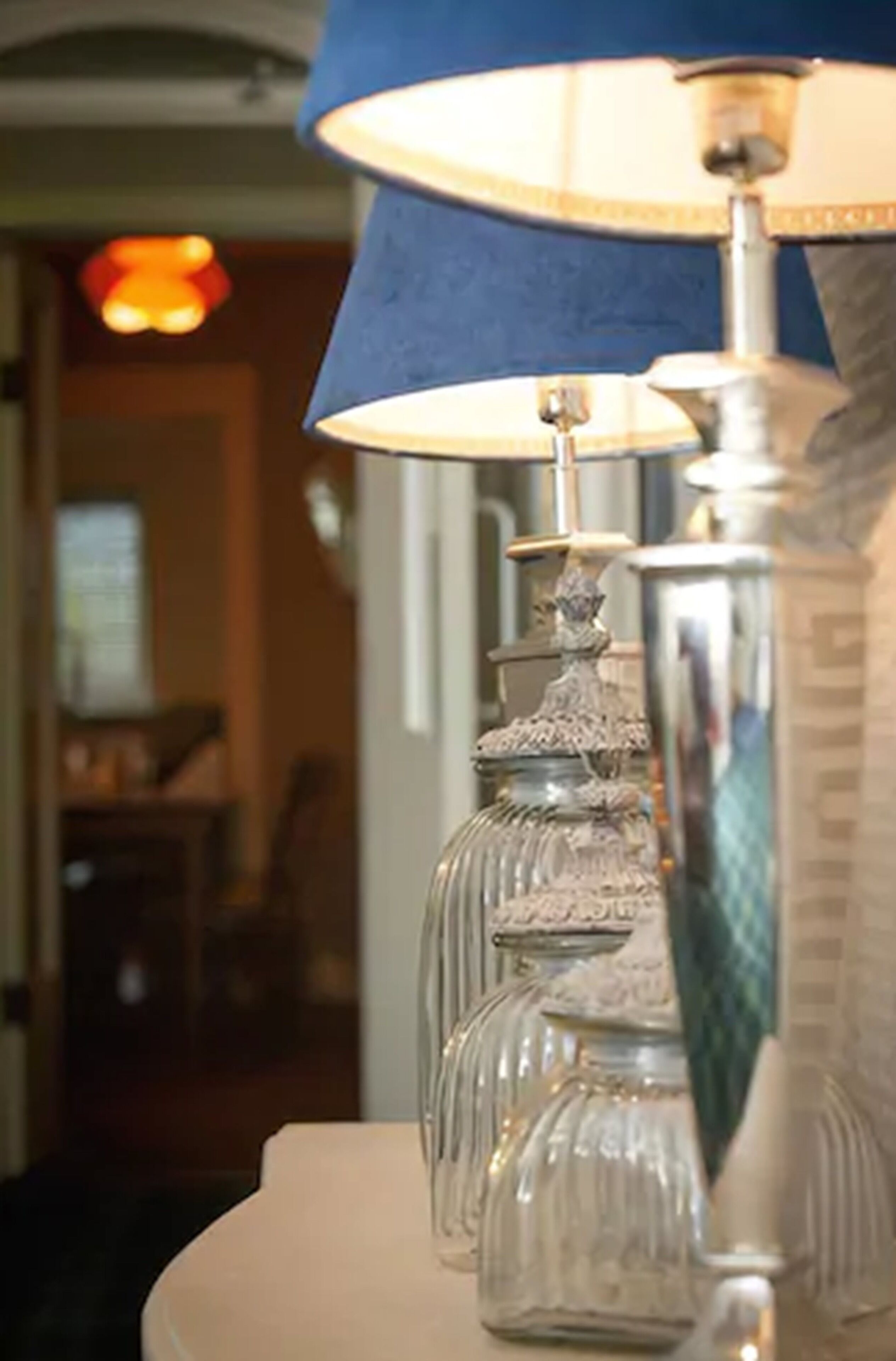 breakfast, lunch, dinner served; international cuisine