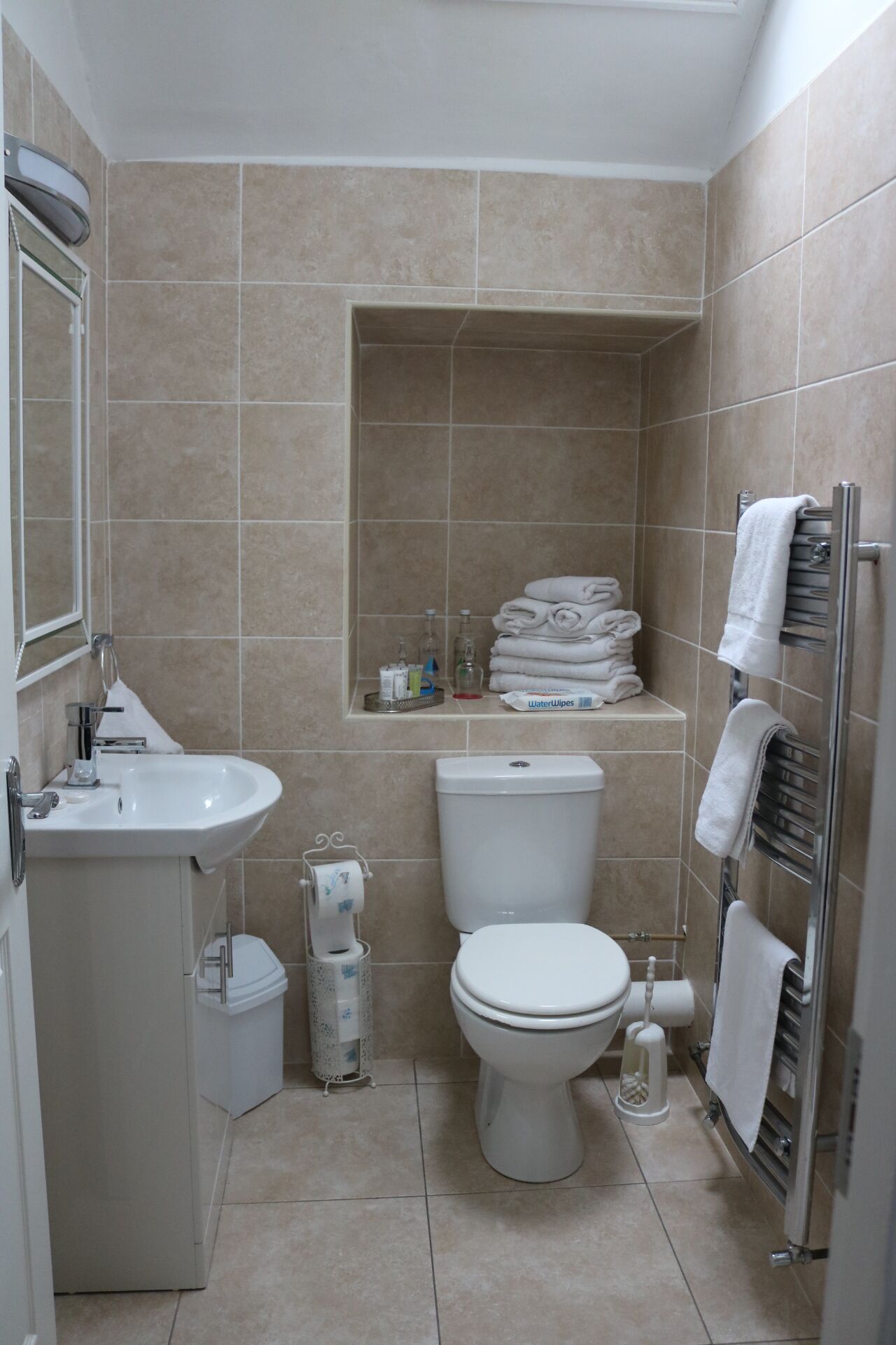 standard double room, 1 double bed | bathroom | shower, free toiletries, hair dryer, bidet