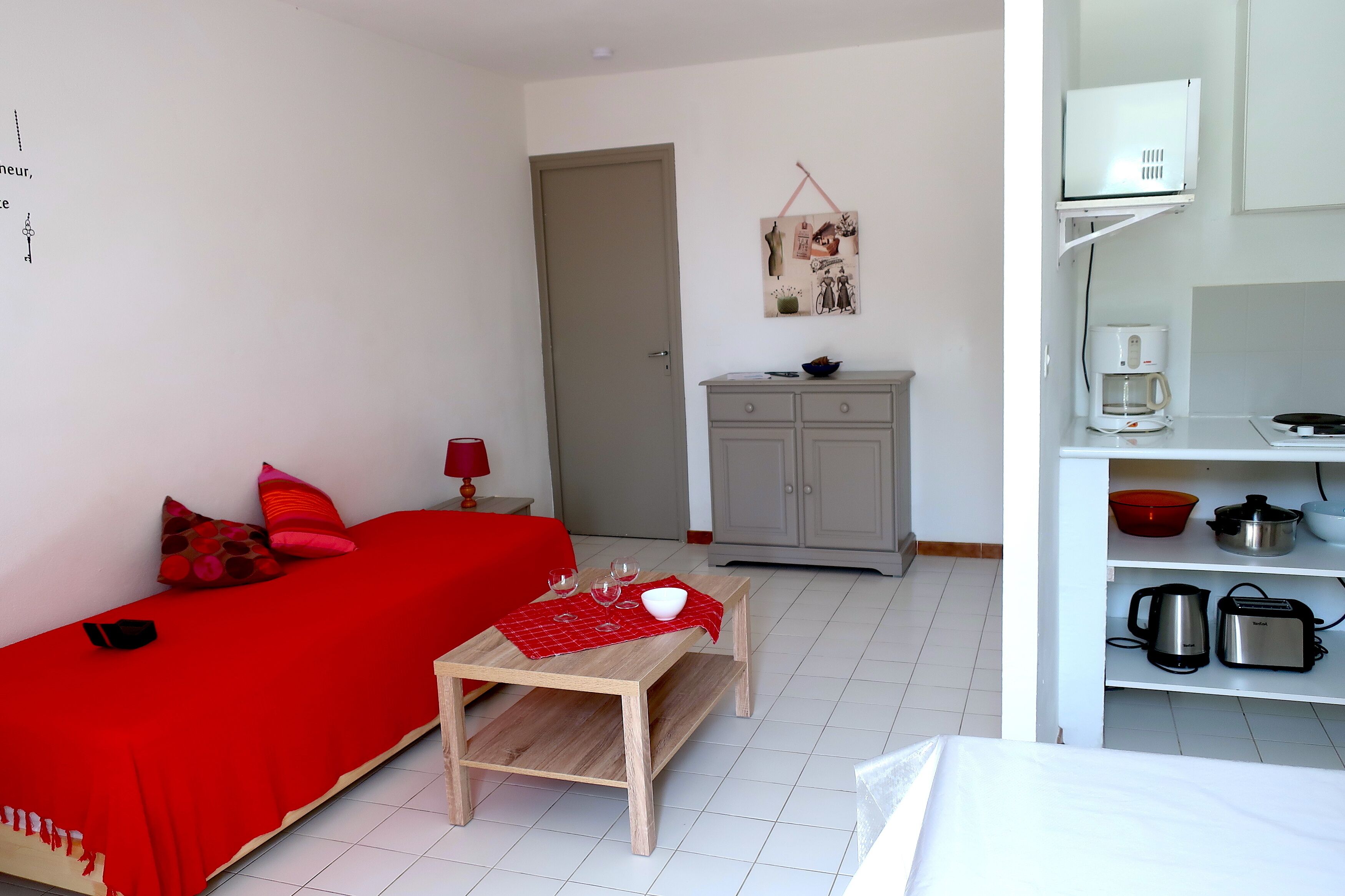 apartment, 1 bedroom (2p4p) | private kitchen | electric kettle, high chair, cleaning supplies