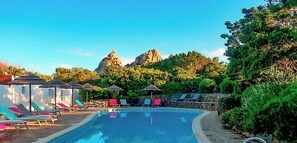 Außenpool, geöffnet von 09:00 Uhr bis 21:00 Uhr, Sonnenschirme