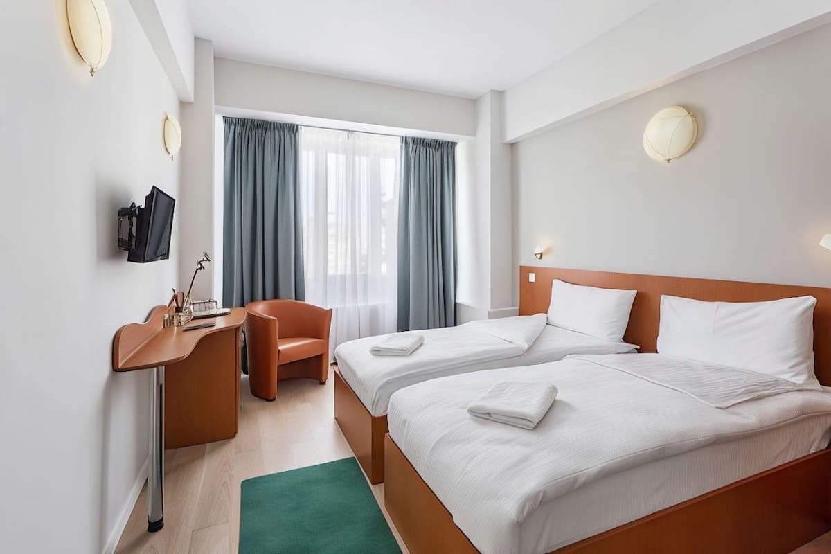 Minibar, escritorio, cortinas opacas y sistema de insonorización