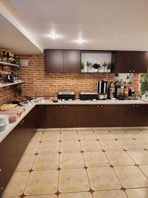 Daily buffet breakfast for a fee - Elizeu Hotel (Bucharest)
