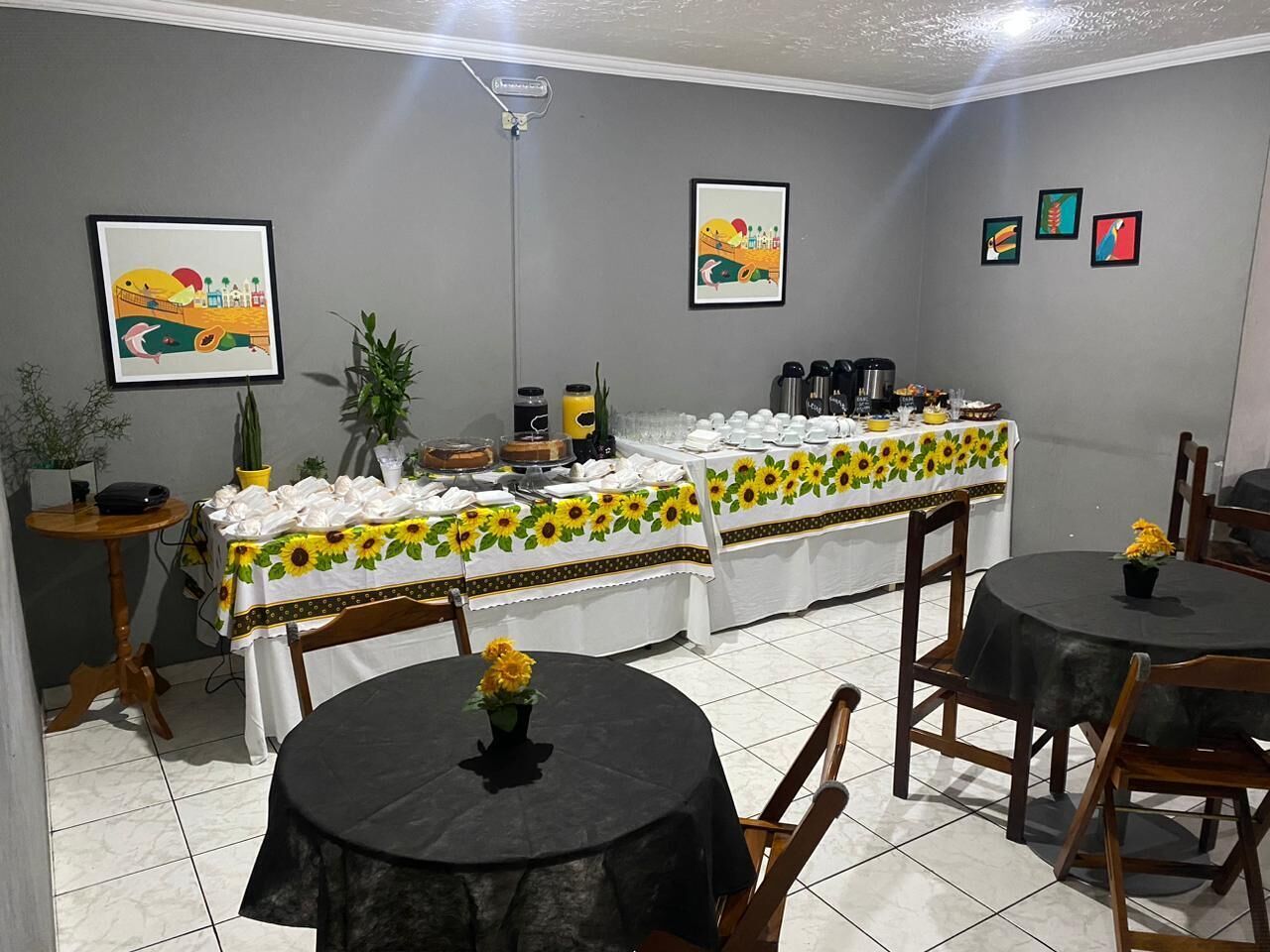 Daily continental breakfast (BRL 20 per person)