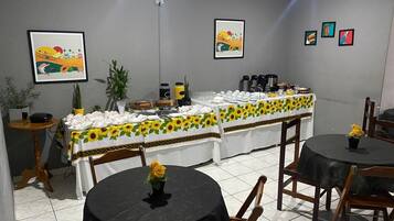Daily continental breakfast (BRL 20 per person)