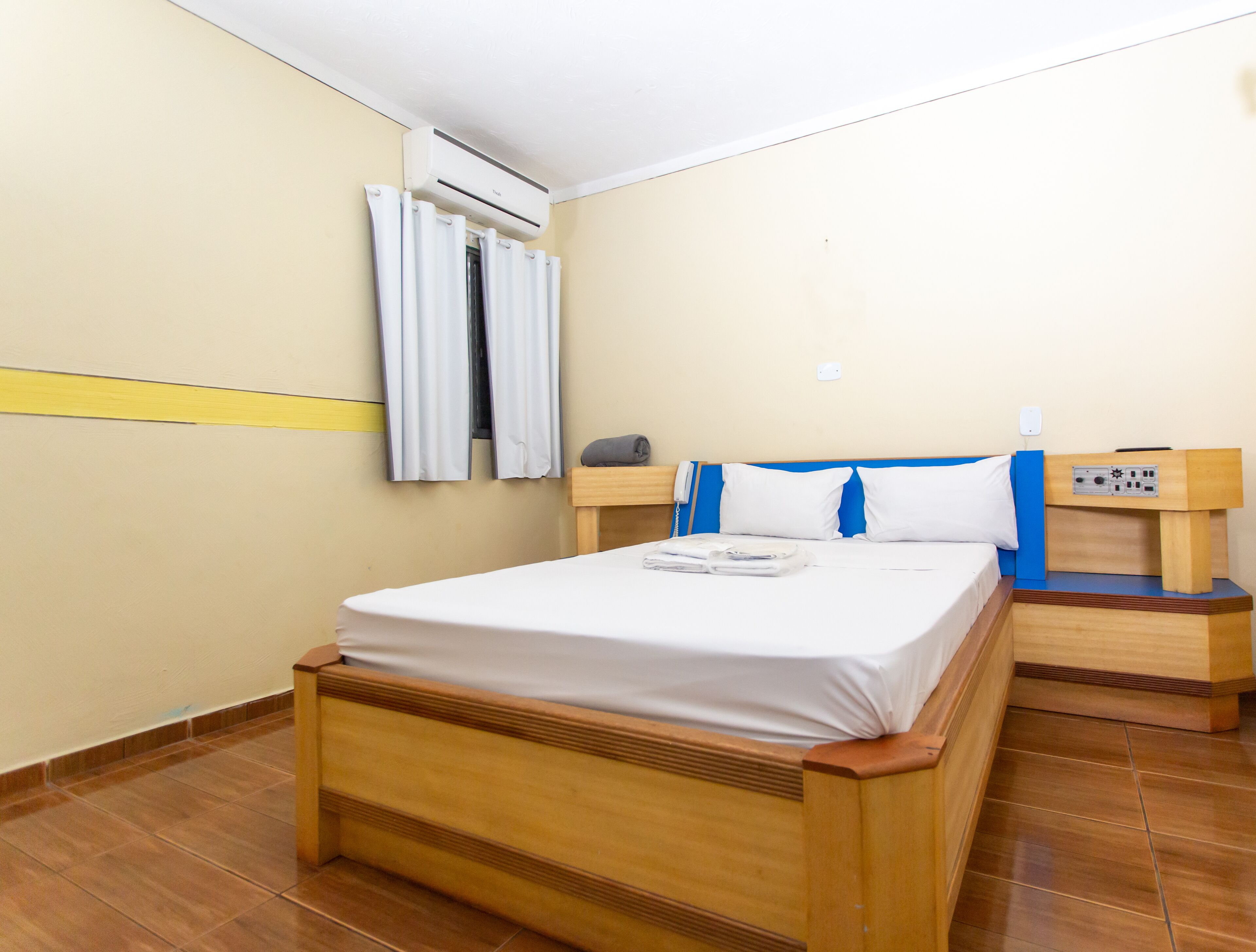 Free WiFi, bed sheets