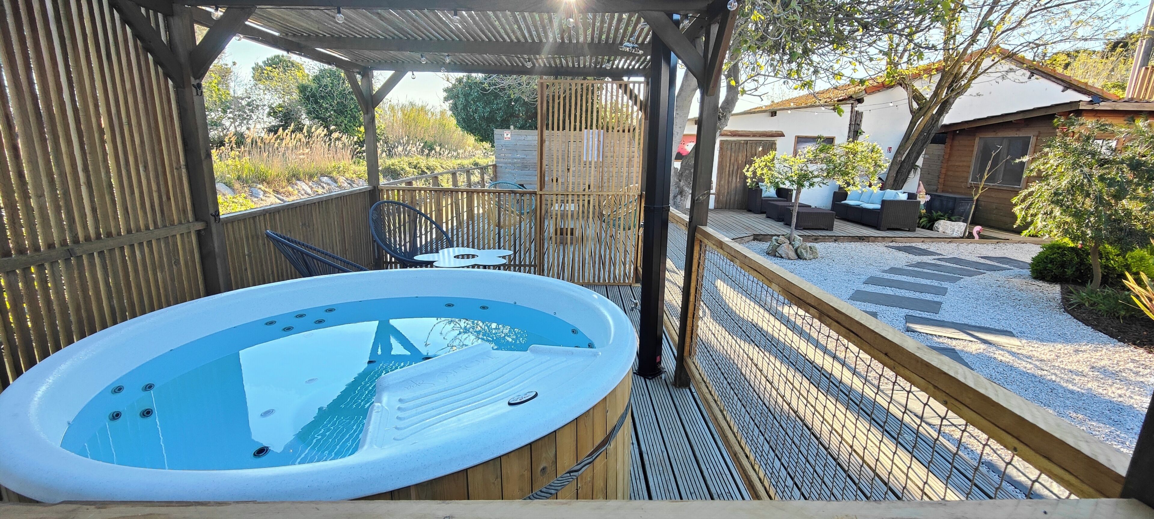 Outdoor spa tub