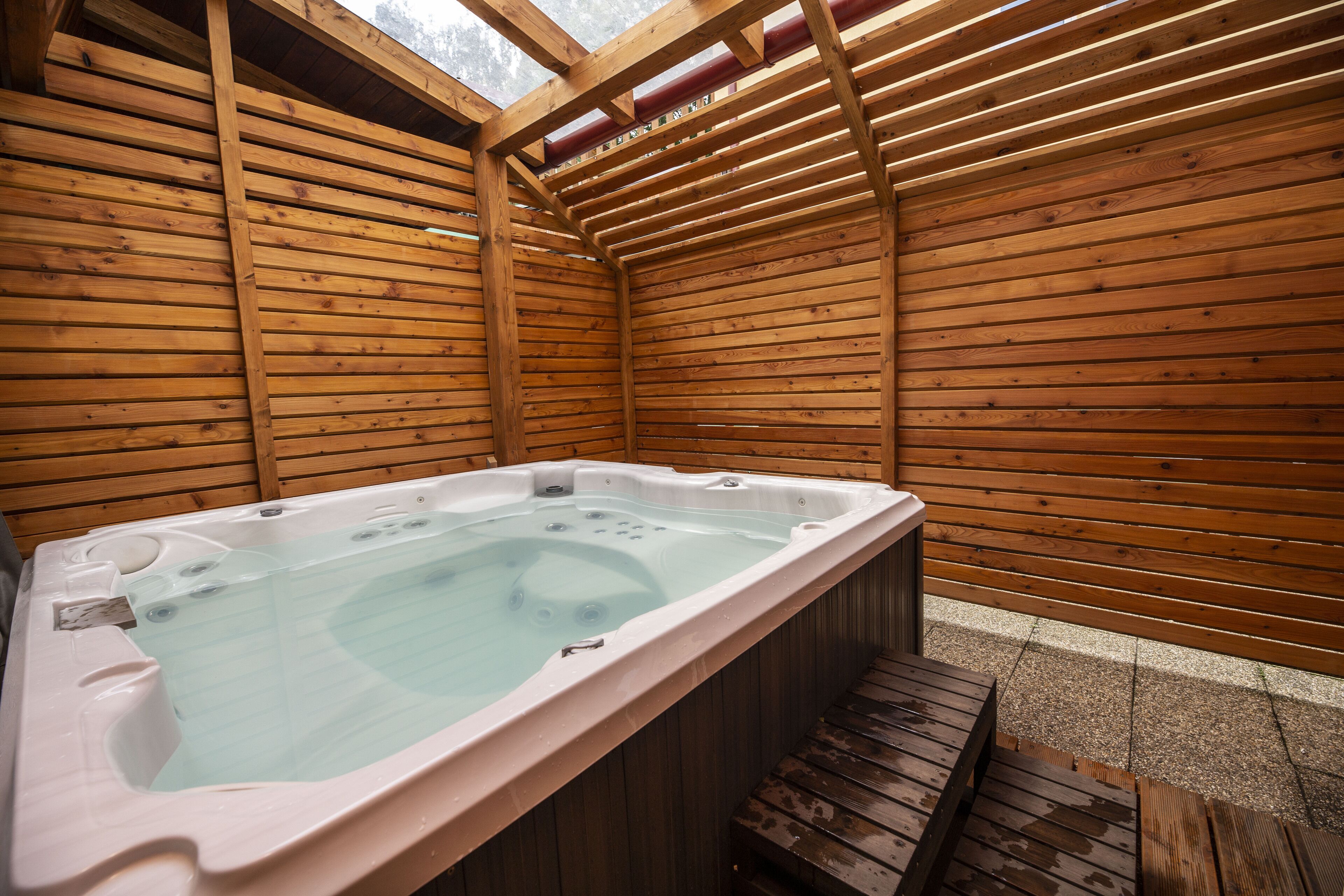 Outdoor spa tub