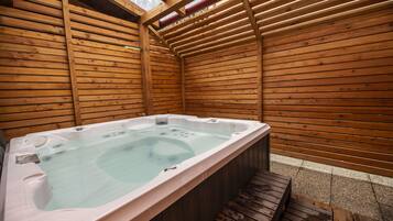 Bồn tắm spa ngoài trời