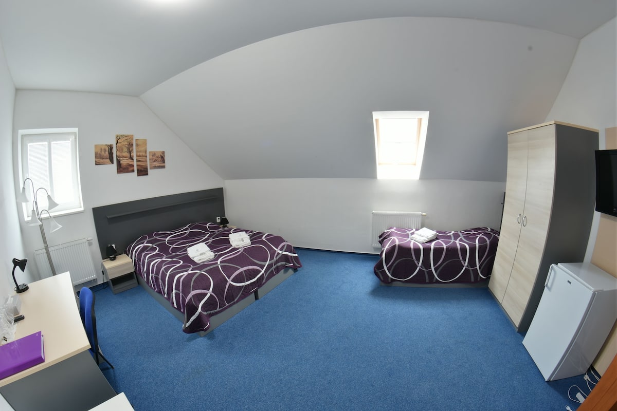 Comfort Triple Room | 1 bedroom, in-room safe, free WiFi, bed sheets