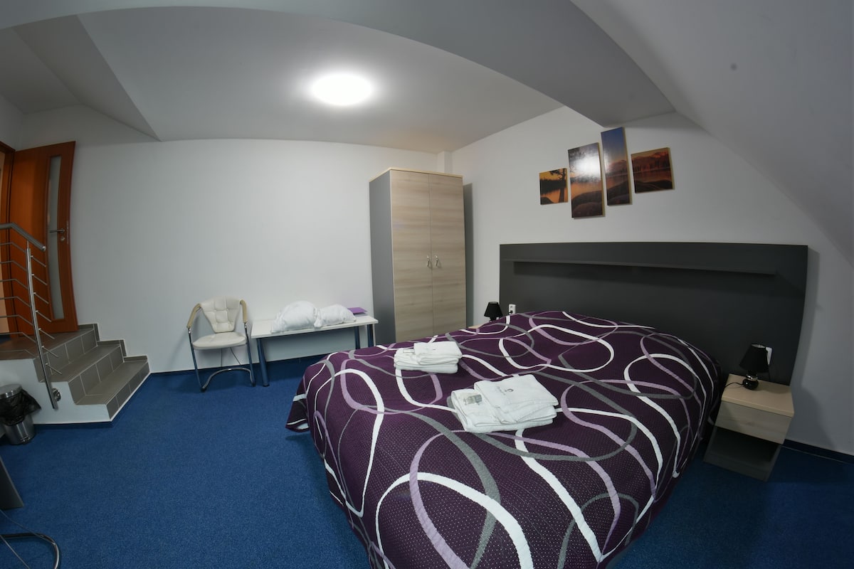 Comfort Double Room | 1 bedroom, in-room safe, free WiFi, bed sheets