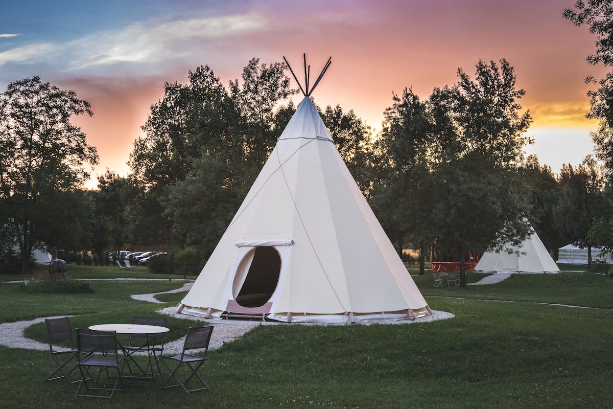 Tipi 4 personnes | Literie de qualité supérieure, Wi-Fi gratuit, draps fournis