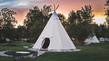 Tent, Shared Bathroom (4 persons) | Premium bedding, free WiFi, bed sheets, wheelchair access