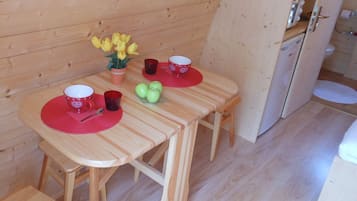 Family Cabin (Forestière ) | In-room dining
