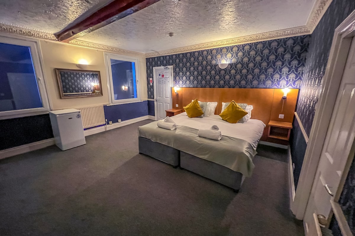 deluxe double or twin room, ensuite, harbour view