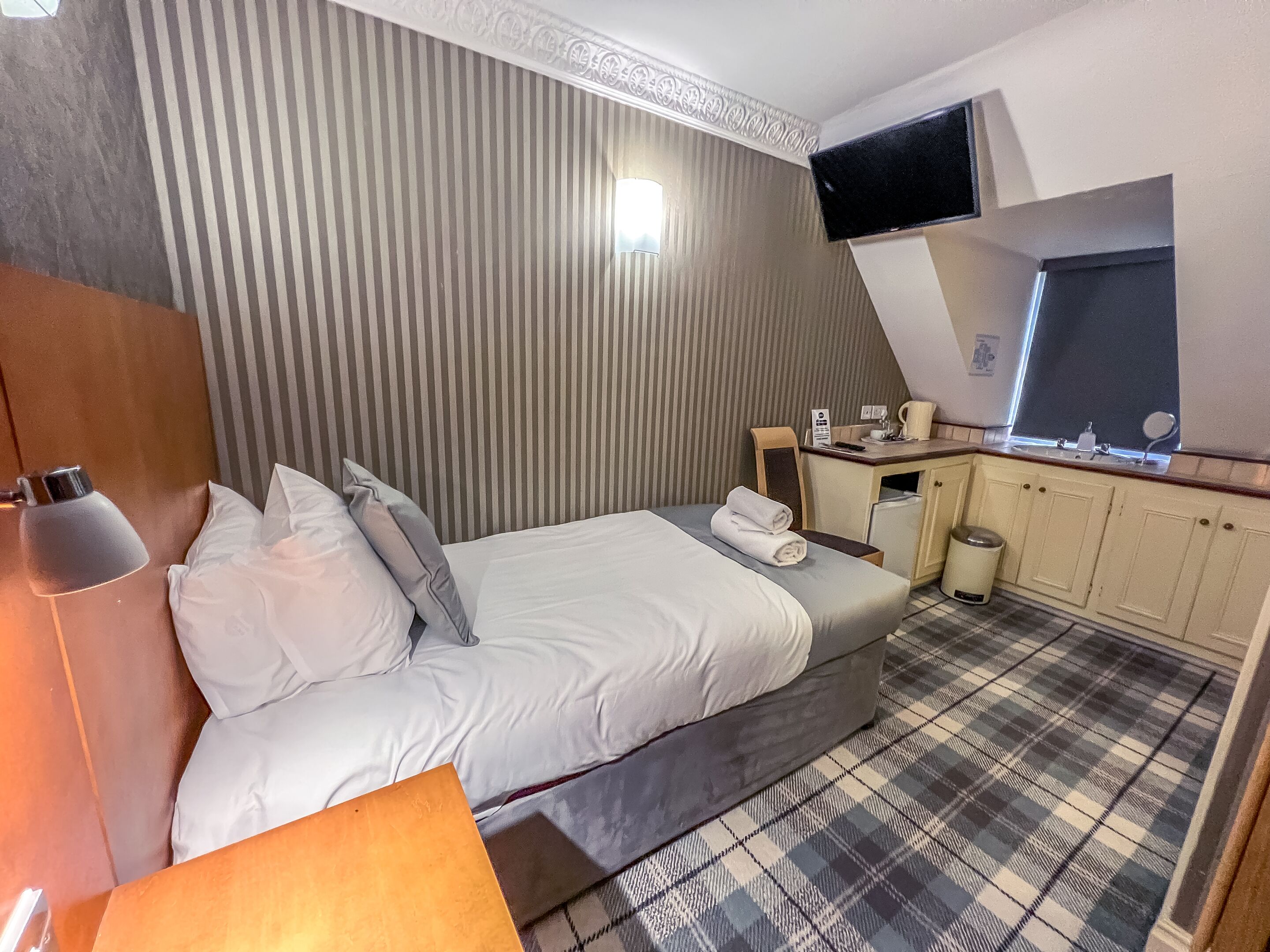 standard single room, ensuite