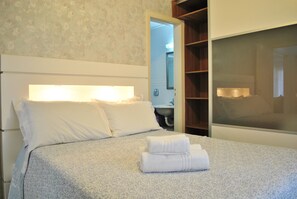 Apartamento luxo, 2 quartos, vista para a montanha, no jardim | 2 quartos, ferros/tábuas de passar roupa, berços (sobretaxa)