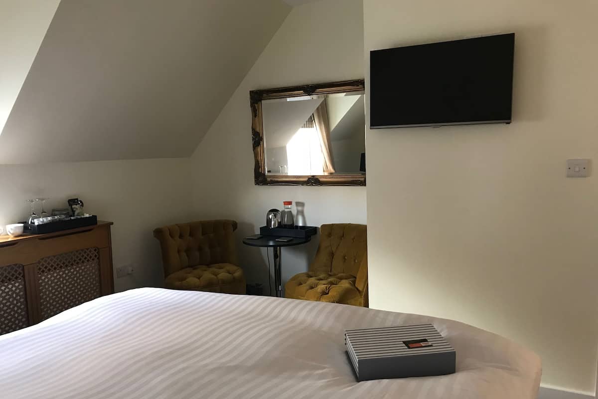 Cubrecamas, decoración personalizada y muebles diferentes