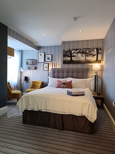Regency Rooms
