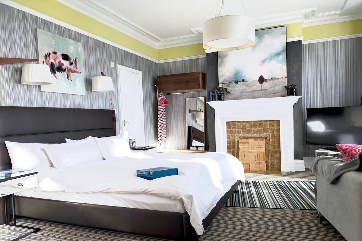 Cubrecamas, decoración personalizada y muebles diferentes