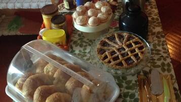 Free daily buffet breakfast